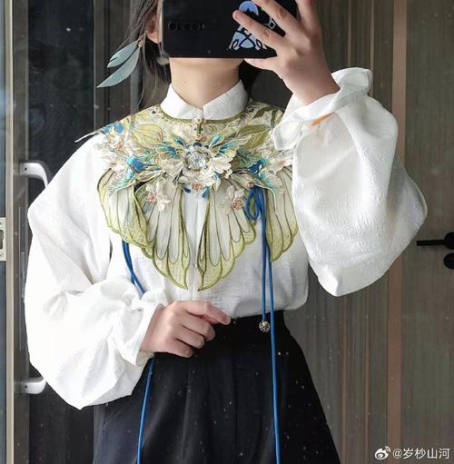 织梦入学会里的服装